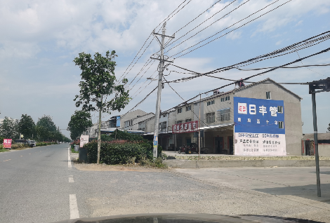 修文如何能保证墙体广告的醒目性？